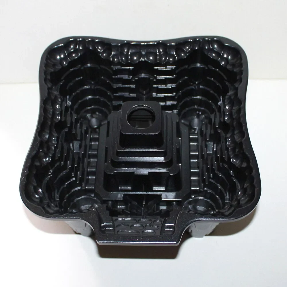 Nordic Ware Castle Bundt Cake Pan bakeware nonstick 10 cup Cast Aluminum USA